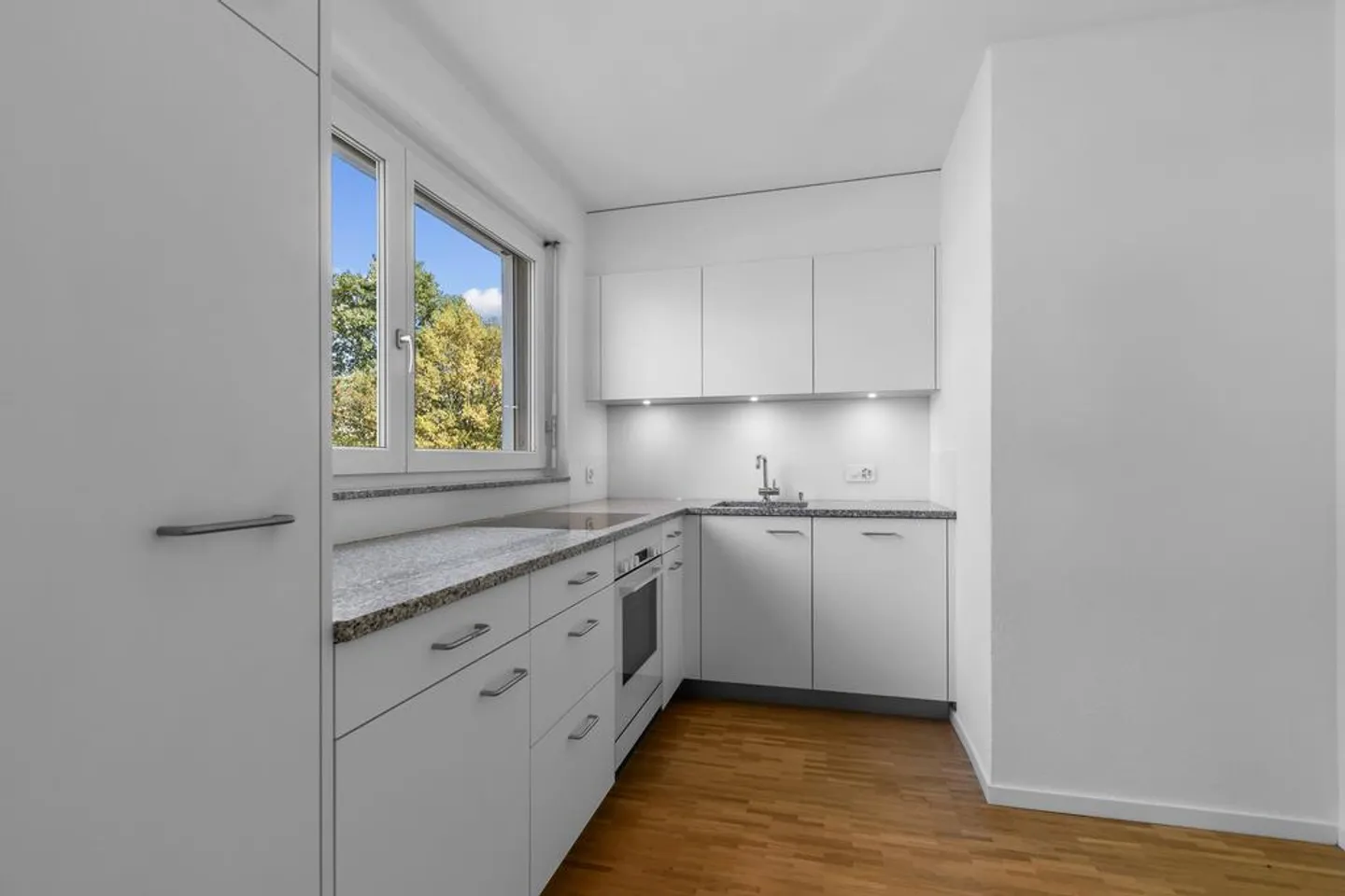 SUMMER PROMOTION - Bright 4.5-room apartment in a quiet residential area! - Photo 2 of 11
