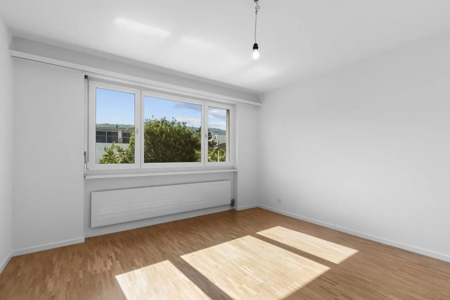 SUMMER PROMOTION - Bright 4.5-room apartment in a quiet residential area! - Photo 3 of 11