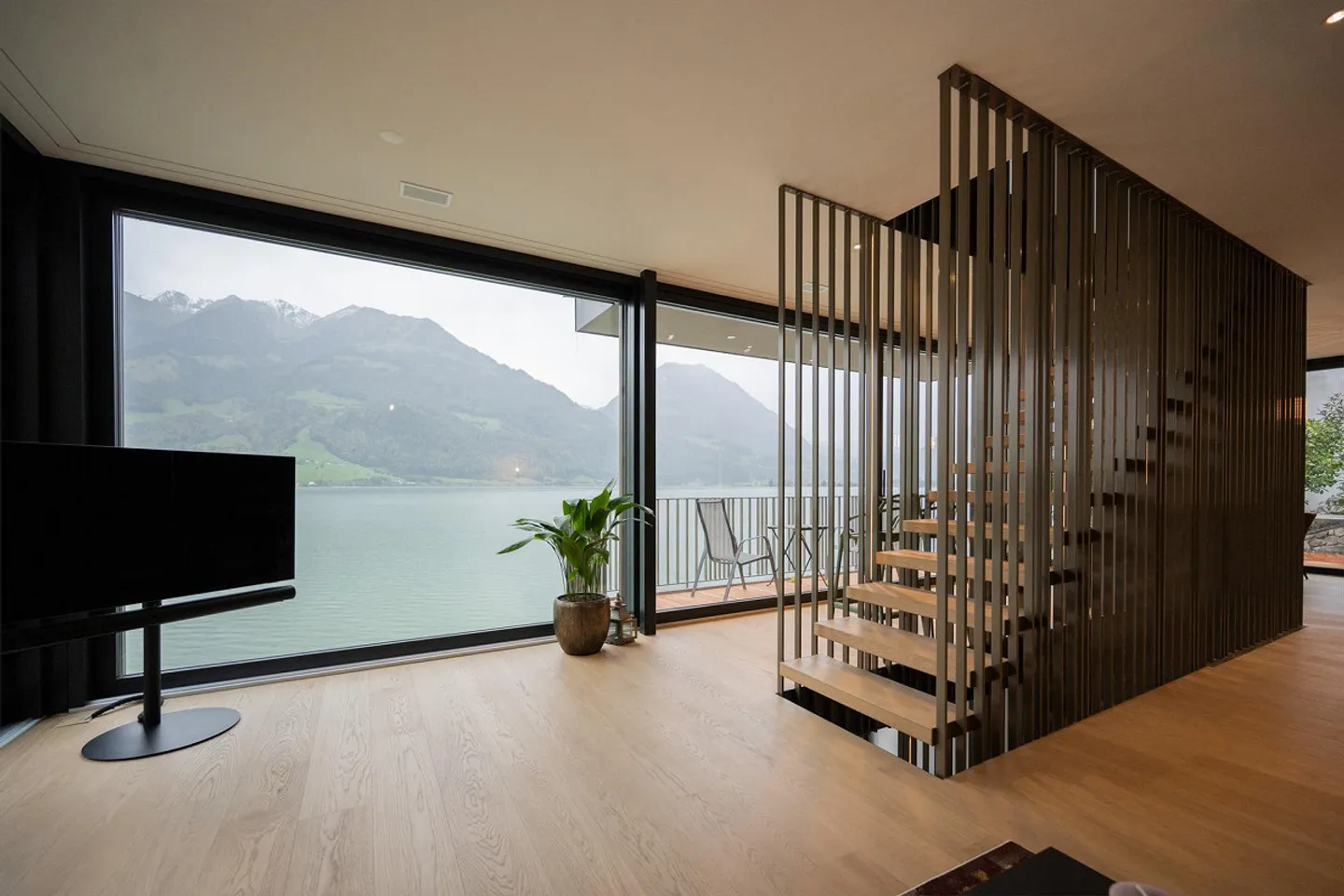 Maison de lac exclusive de 4,5 pièces avec standard de propriété et accès direct au lac - Photo 7 sur 24