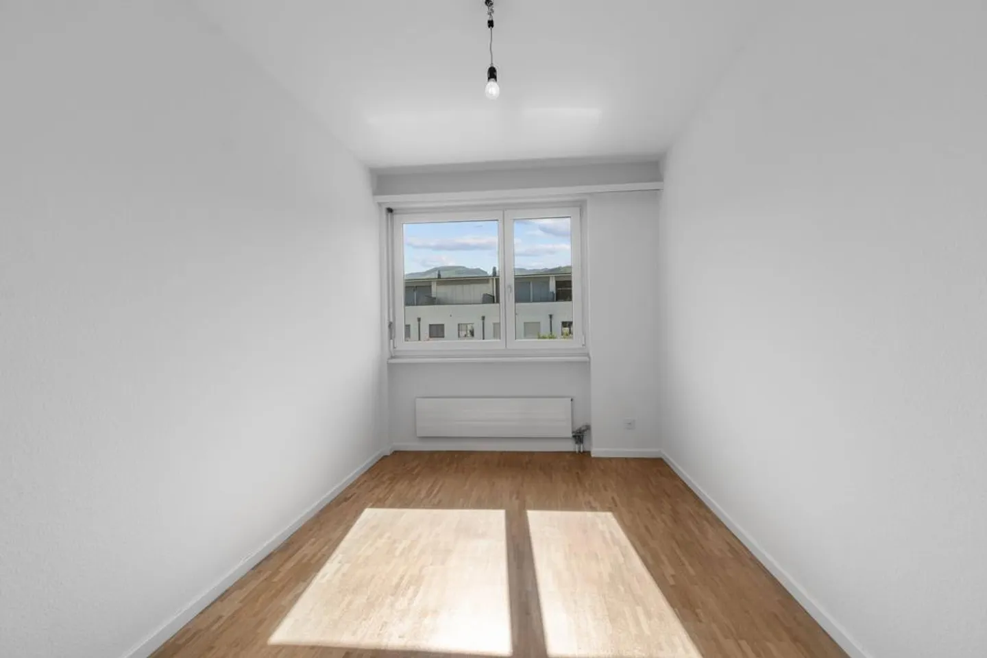 SUMMER PROMOTION - Bright 4.5-room apartment in a quiet residential area! - Photo 5 of 11