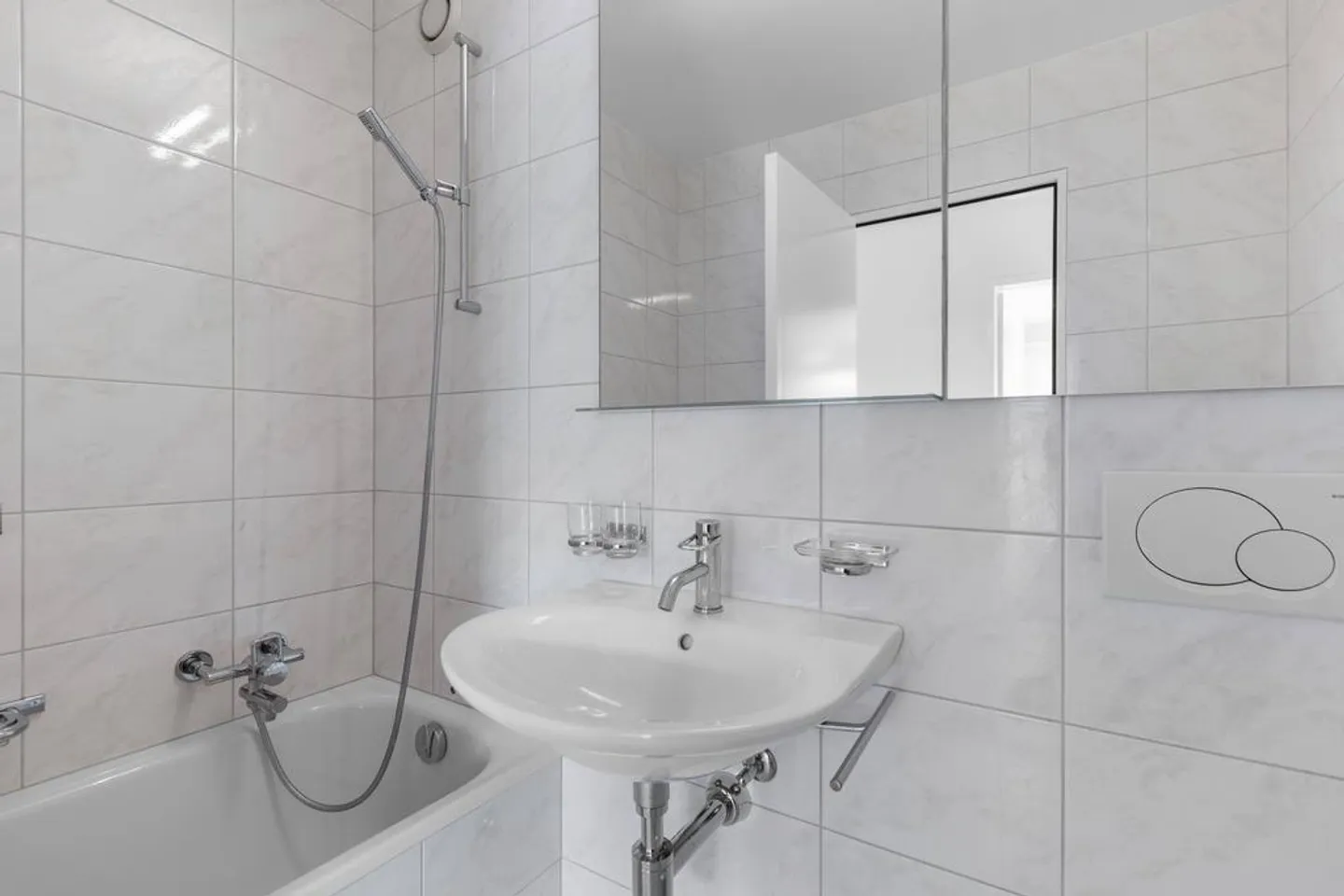 SUMMER PROMOTION - Bright 4.5-room apartment in a quiet residential area! - Photo 6 of 11