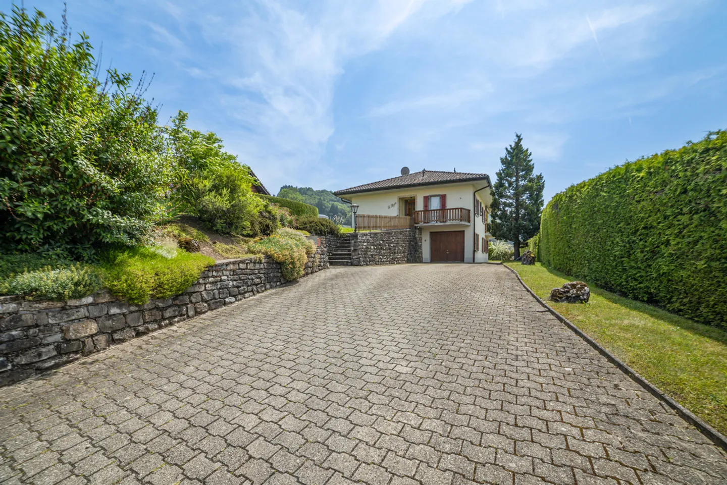 Charming House to Renovate with Expansion Potential - Photo 4 of 8