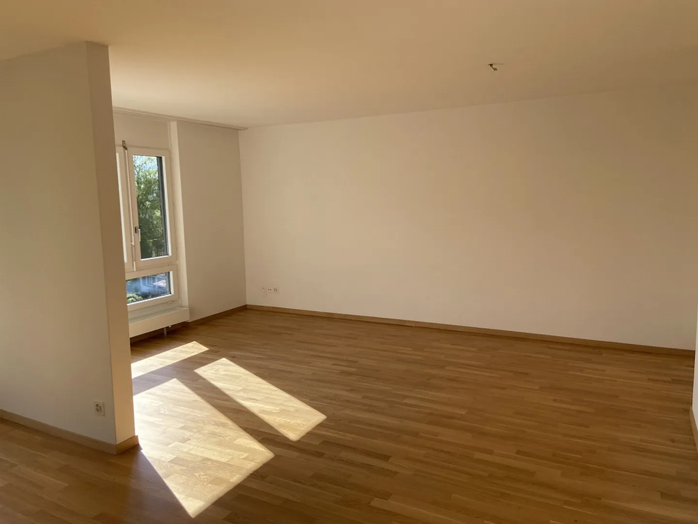 Appartement lumineux de 3,5 pièces dans un emplacement optimal - Photo 2 sur 10