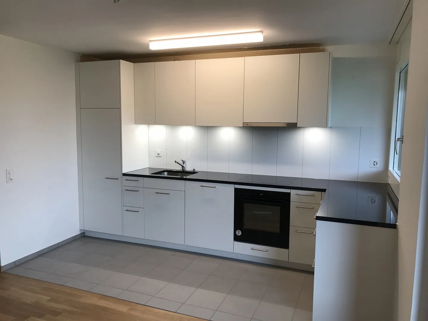 Appartement lumineux de 3,5 pièces dans un emplacement optimal - Photo 3 sur 10