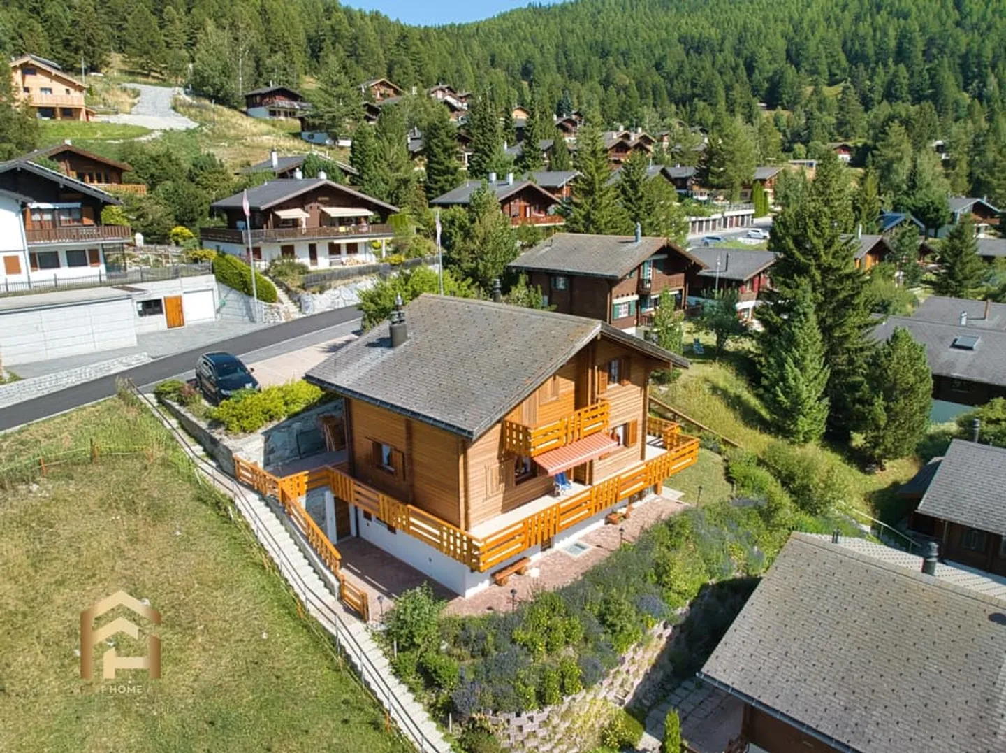 Elegant chalet with two independent apartments and stunning views - Photo 1 of 13