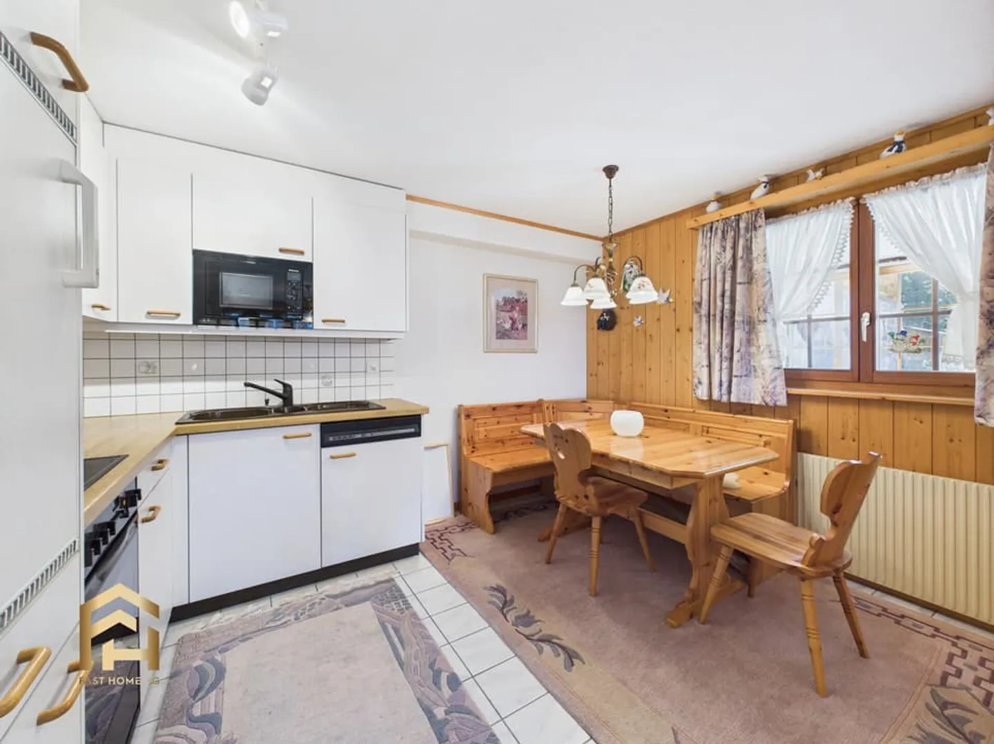 Elegant chalet with two independent apartments and stunning views - Photo 4 of 13