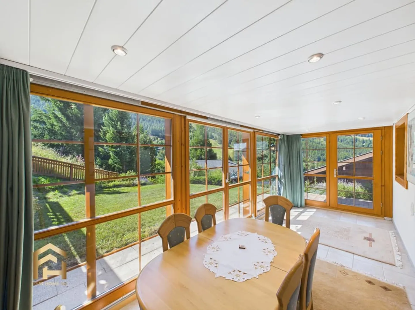 Elegant chalet with two independent apartments and stunning views - Photo 2 of 13