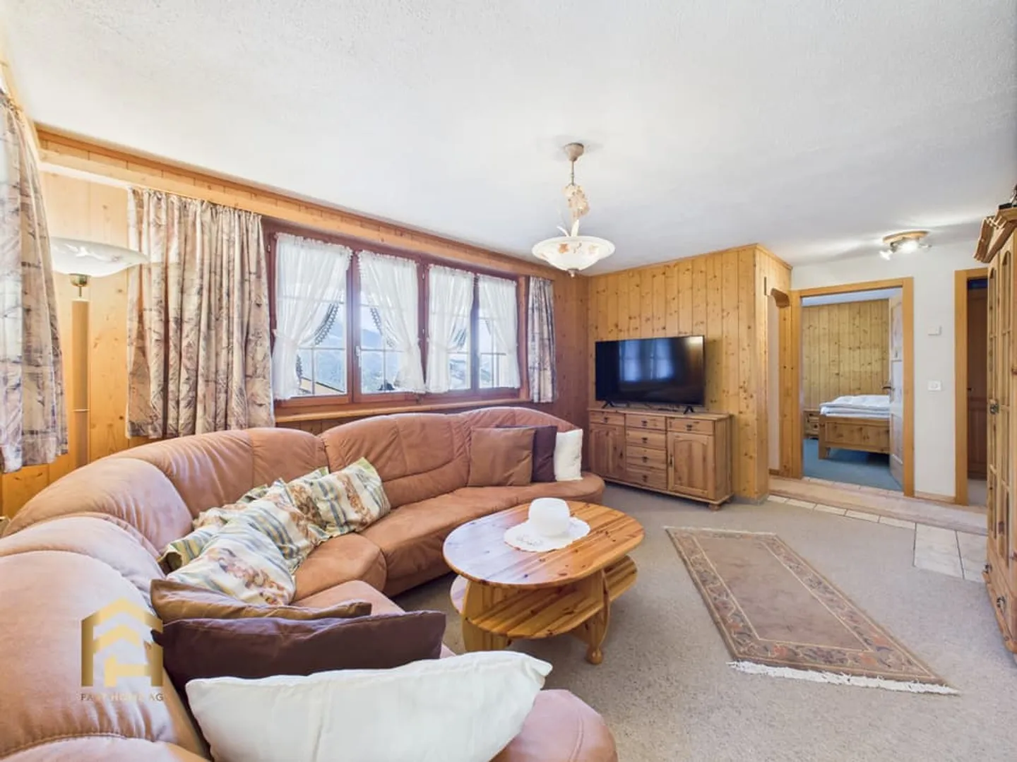 Elegant chalet with two independent apartments and stunning views - Photo 3 of 13