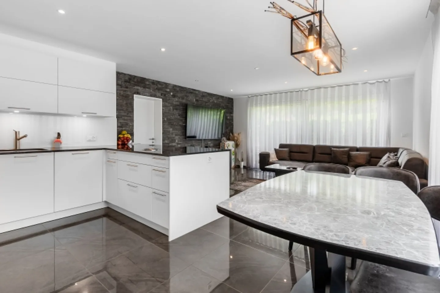 Modernes Einfamilienhaus mit PV - Foto 4 von 13