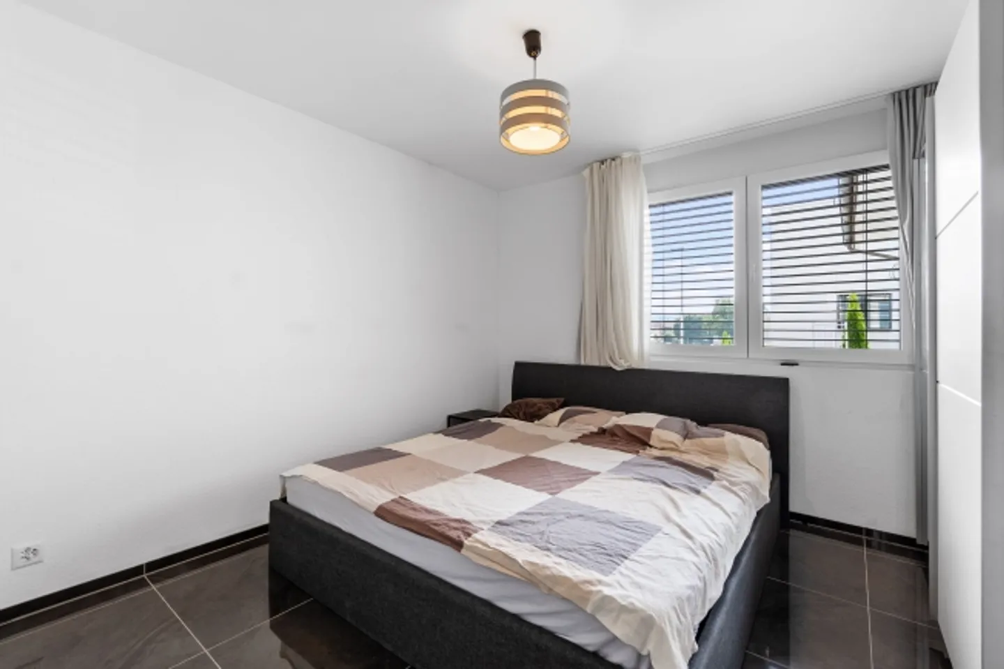 Modernes Einfamilienhaus mit PV - Foto 6 von 13