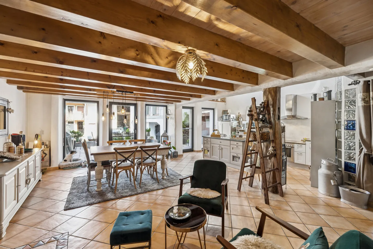 Renovated house with character and independent studio and beautiful spaces - Photo 3 of 11