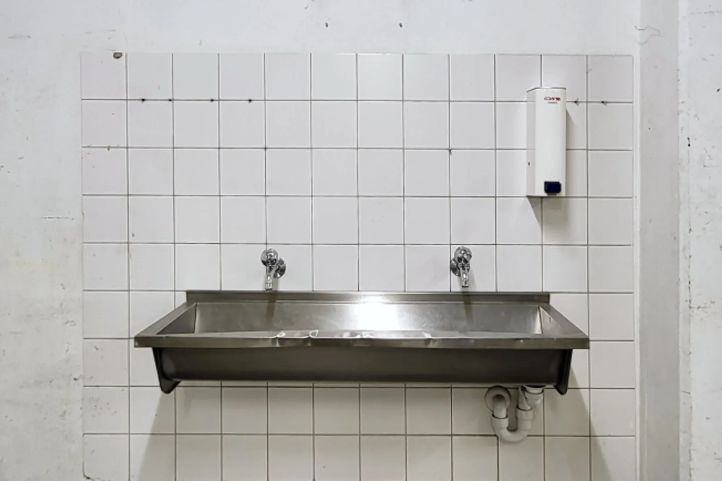 "252 m² di spazio commerciale - ideale per vari usi!" - Foto 2 di 5