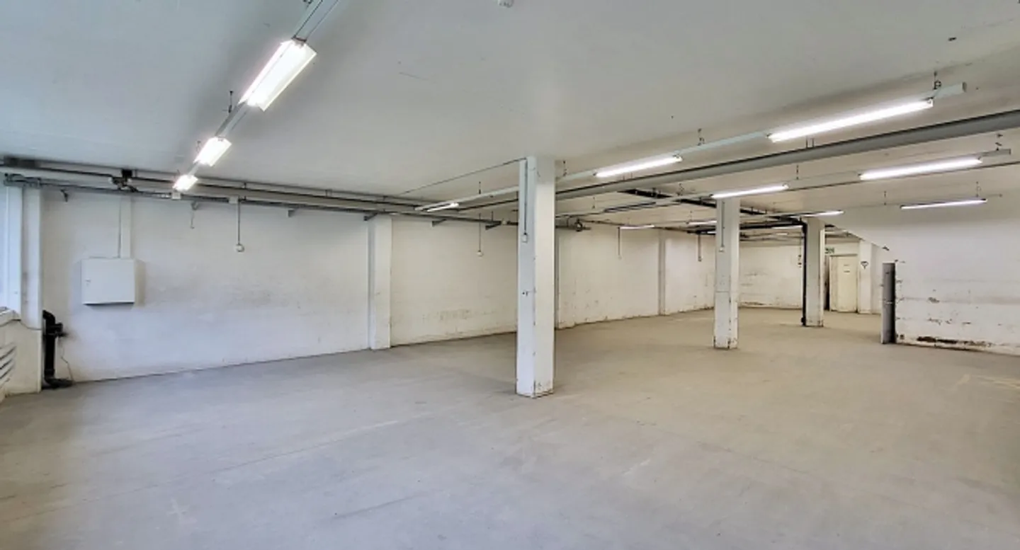 "252 m² di spazio commerciale - ideale per vari usi!" - Foto 3 di 5