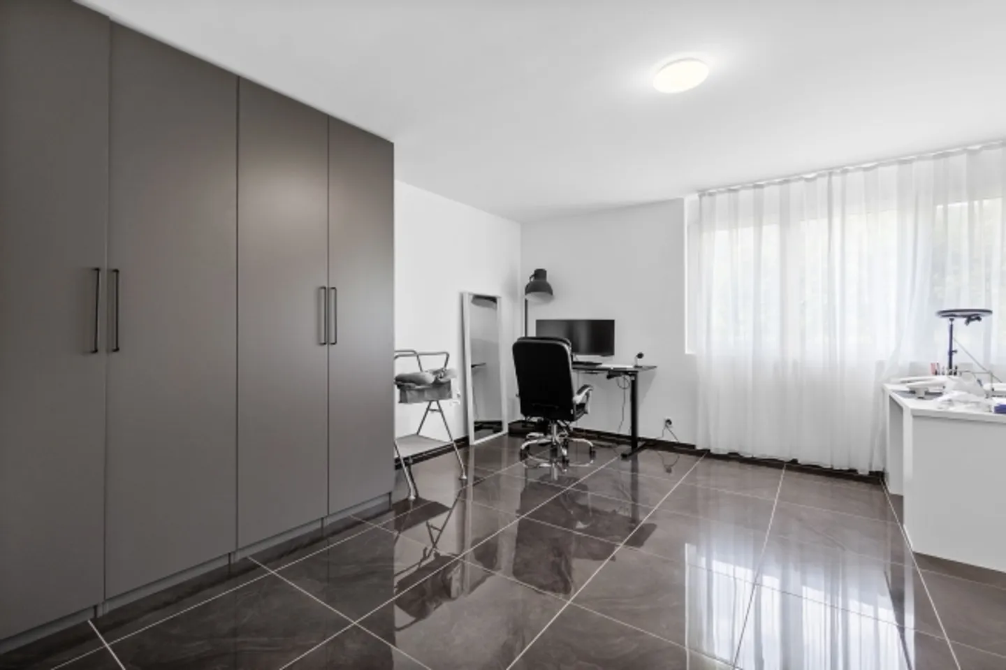 Modernes Einfamilienhaus mit PV - Foto 9 von 13