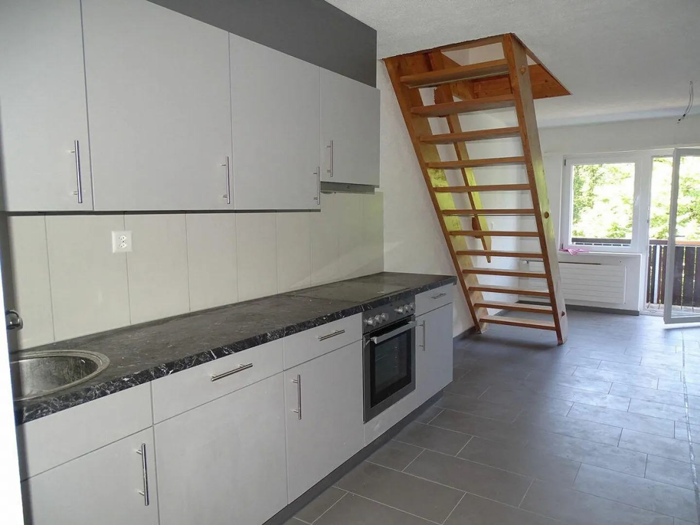 Maisonette apartment with a view of greenery - Photo 2 of 4