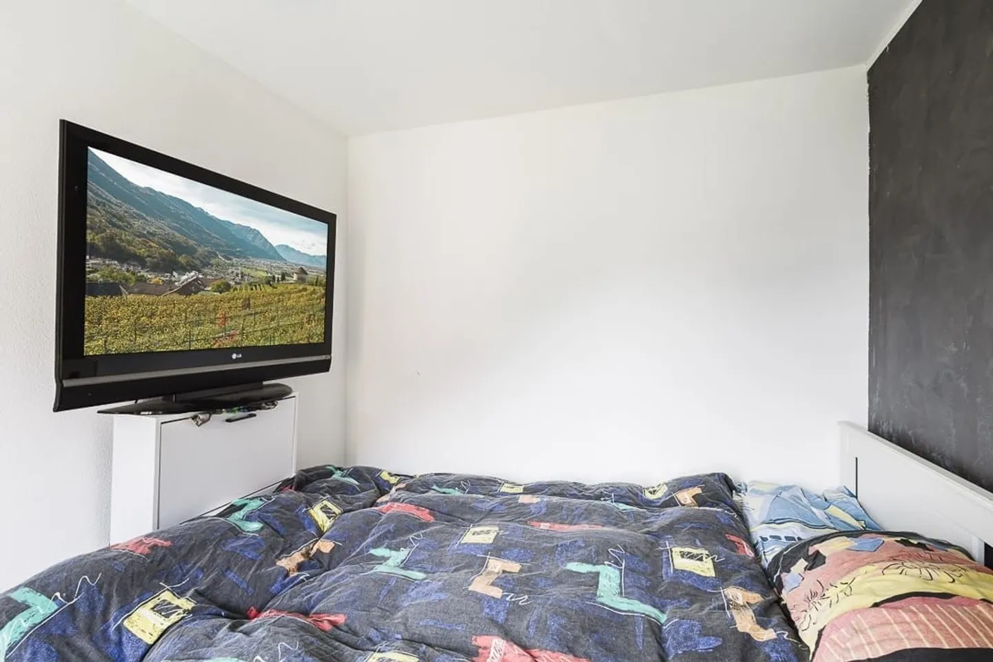 Single-family house with two independent living units in Mezzovico-Vira, allowed secondary residence. - Photo 11 of 13