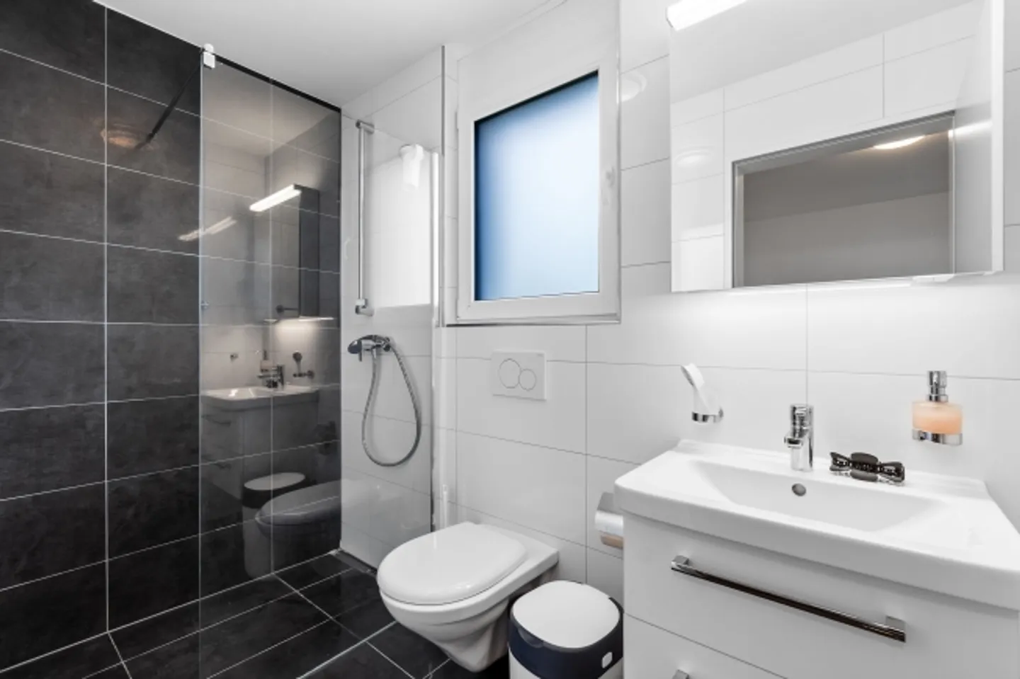 Modernes Einfamilienhaus mit PV - Foto 12 von 13