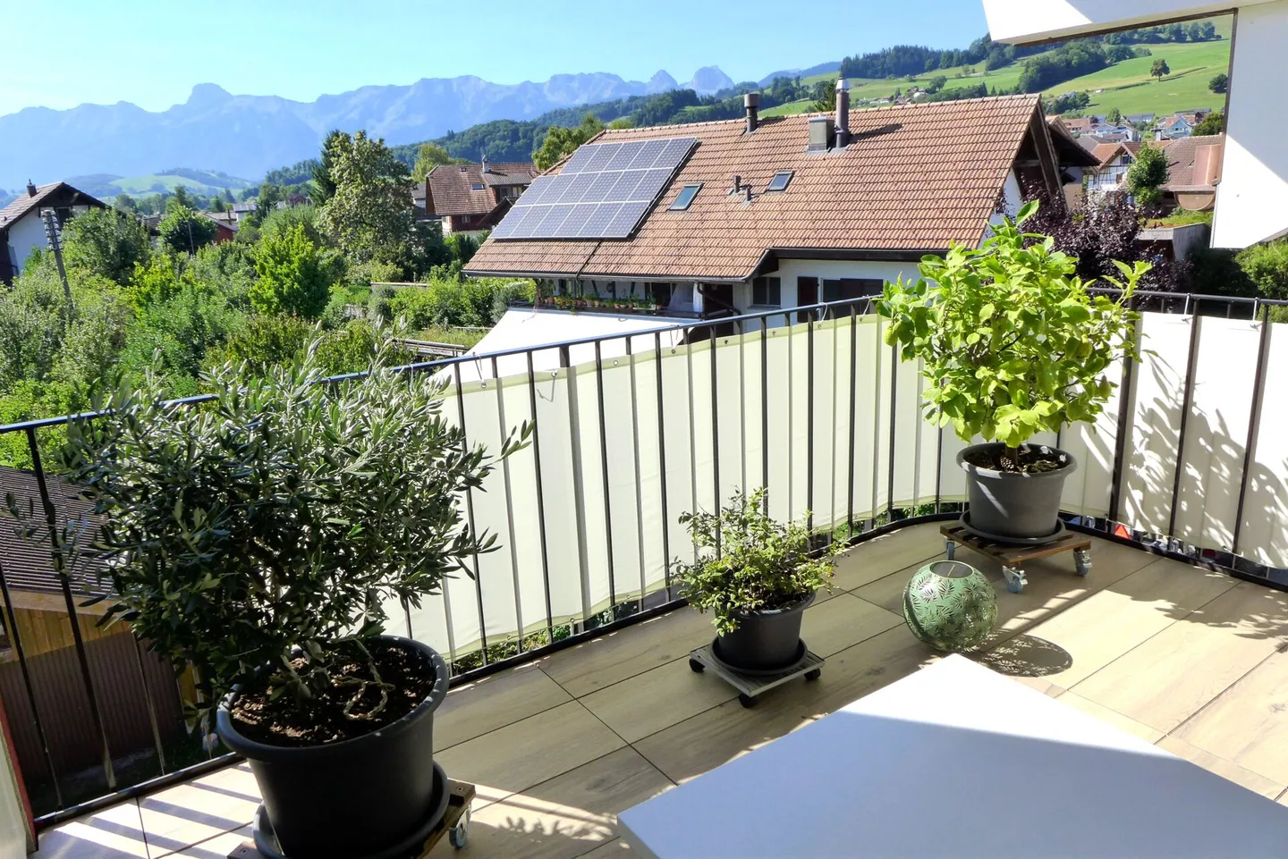 Neuwertige Dachwohnung mit Galerie - Foto 4 von 13