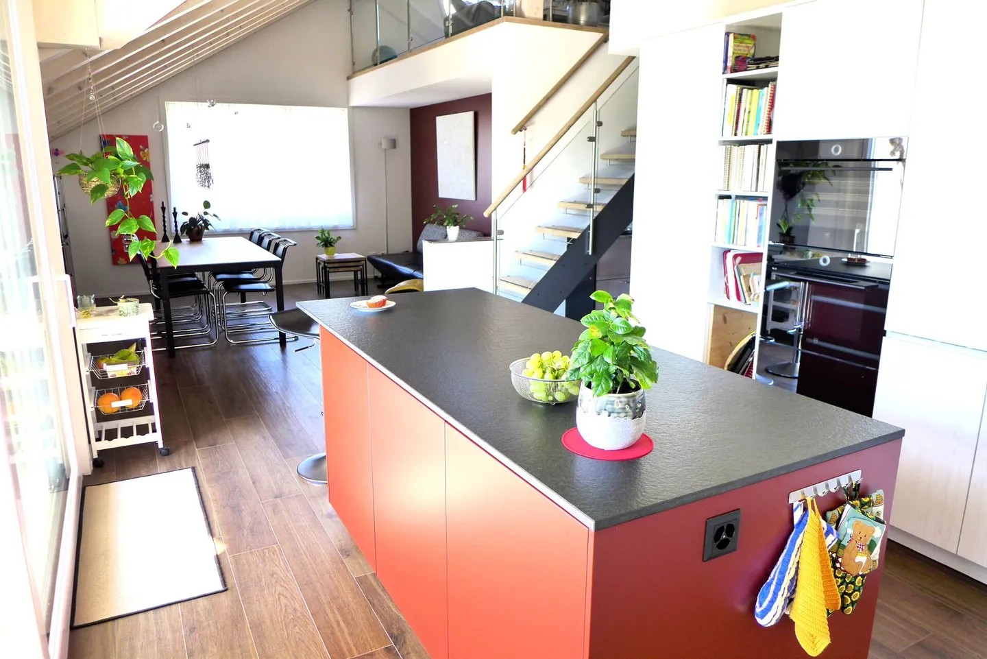 Neuwertige Dachwohnung mit Galerie - Foto 5 von 13
