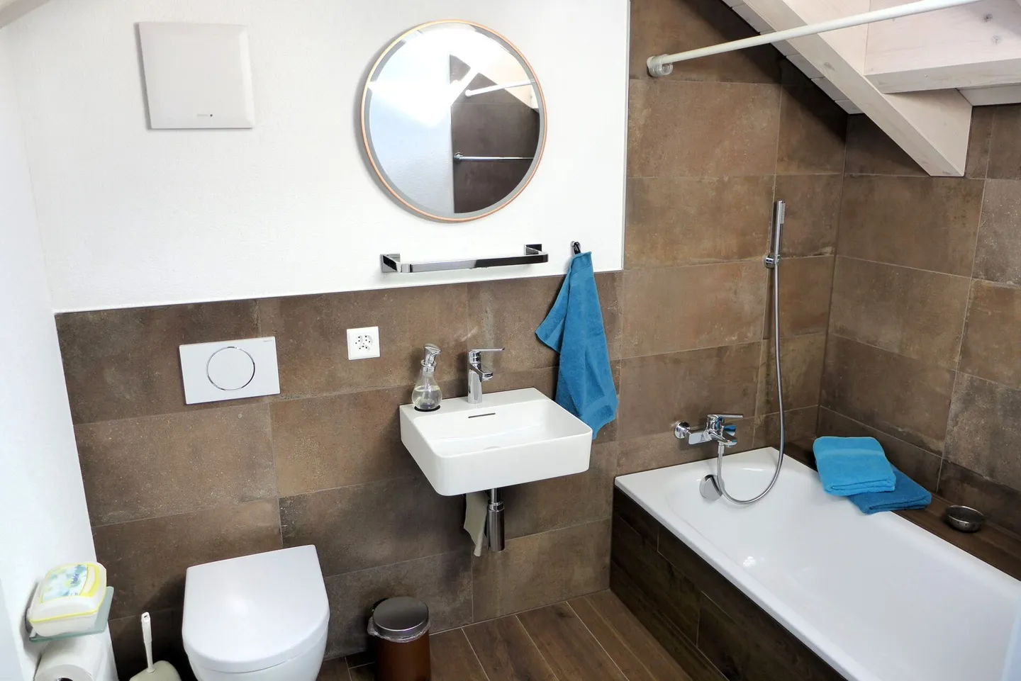 Neuwertige Dachwohnung mit Galerie - Foto 10 von 13