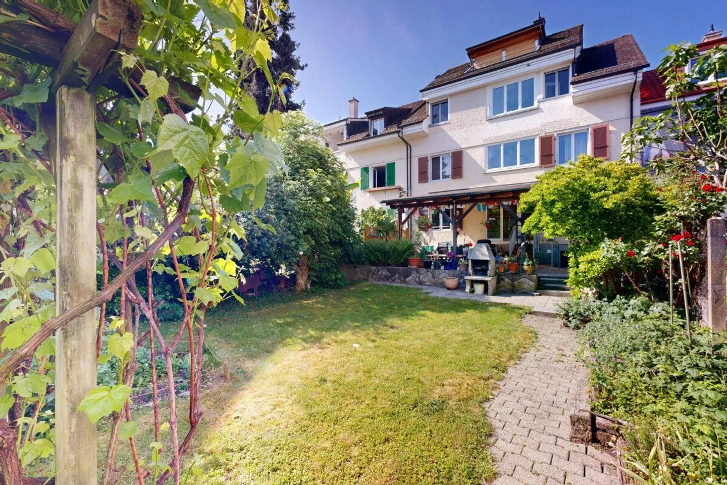 Vollvermietetes Mehrfamilienhaus mit 3 Wohnungen und 2 Garagen - Foto 6 von 30