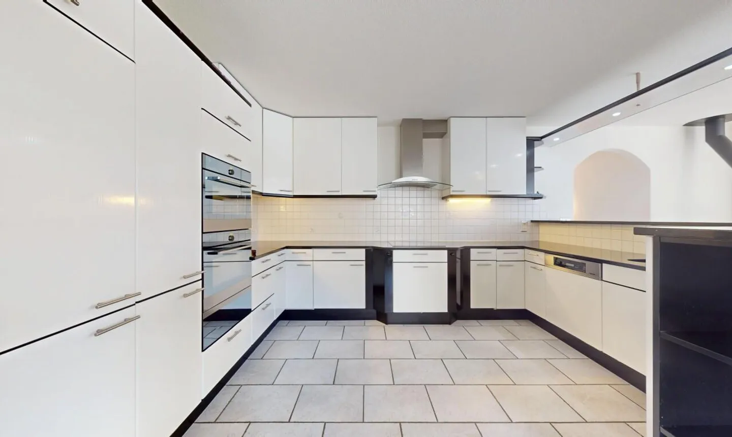 Ampio appartamento con terrazza di 5,5 locali a Düdingen - Foto 11 di 13