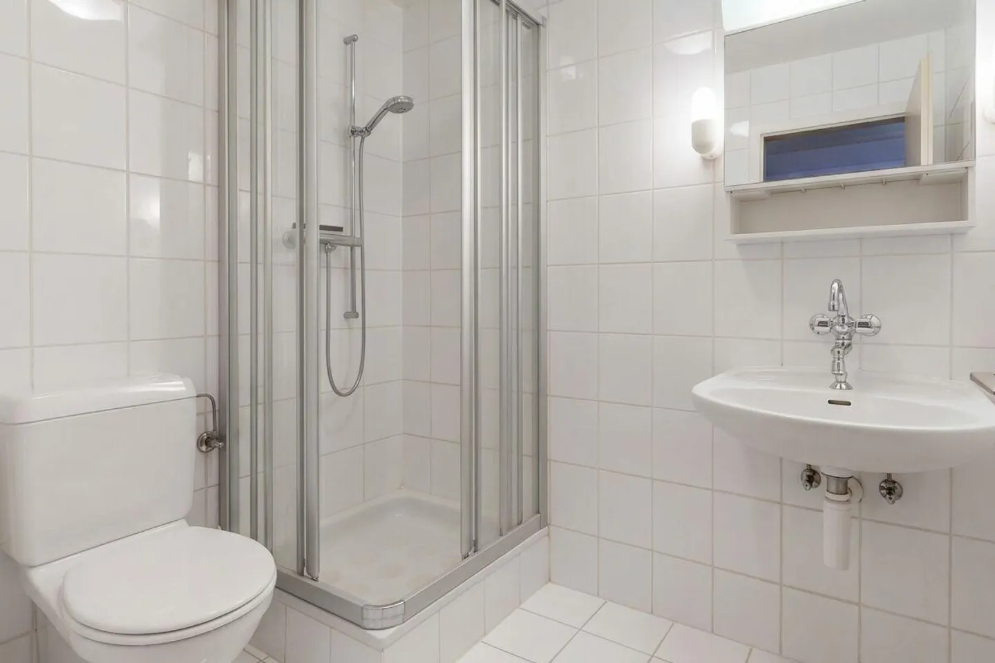 Vollvermietetes Mehrfamilienhaus mit 3 Wohnungen und 2 Garagen - Foto 12 von 30