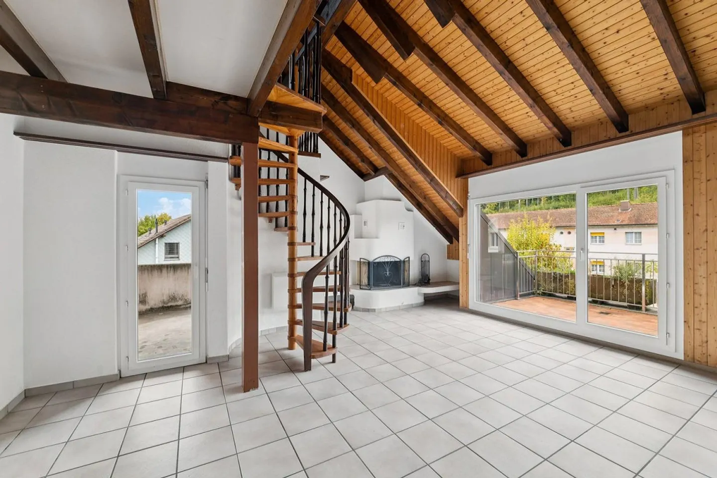 Ottimo appartamento duplex con camino - posizione ideale! - Foto 1 di 12