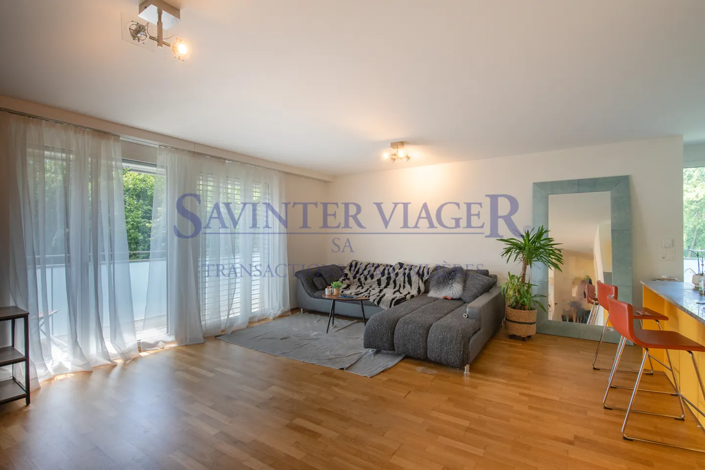 Contemporary Apartment in Carouge - Photo 2 of 13