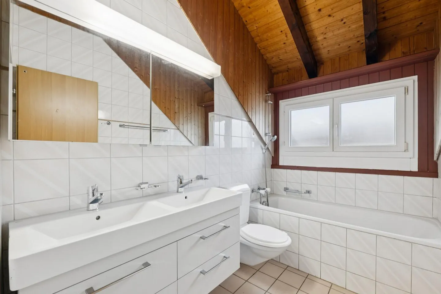 Ottimo appartamento duplex con camino - posizione ideale! - Foto 8 di 12