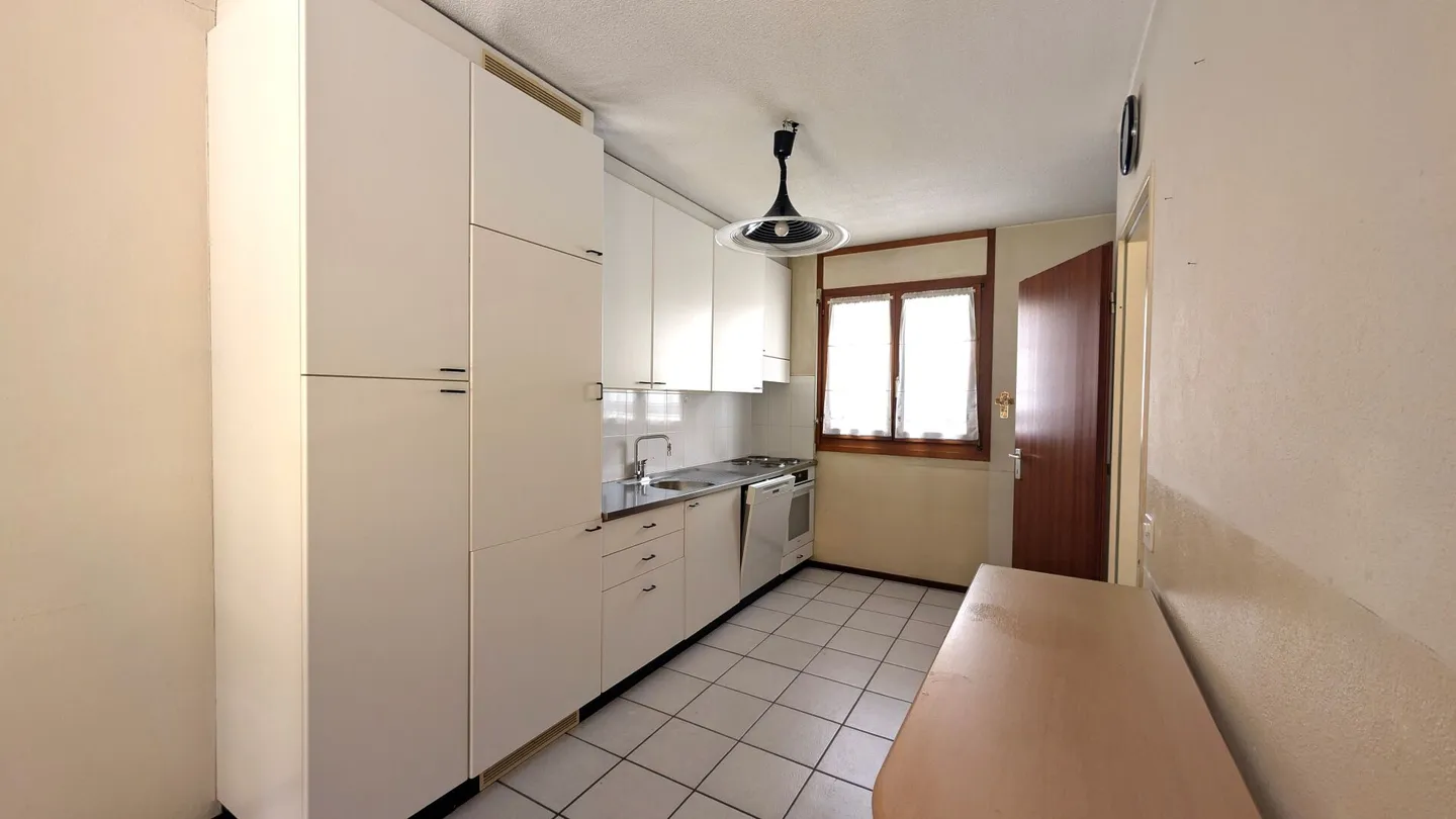 Casa a schiera in uno stile semplice ed elegante - Foto 5 di 11