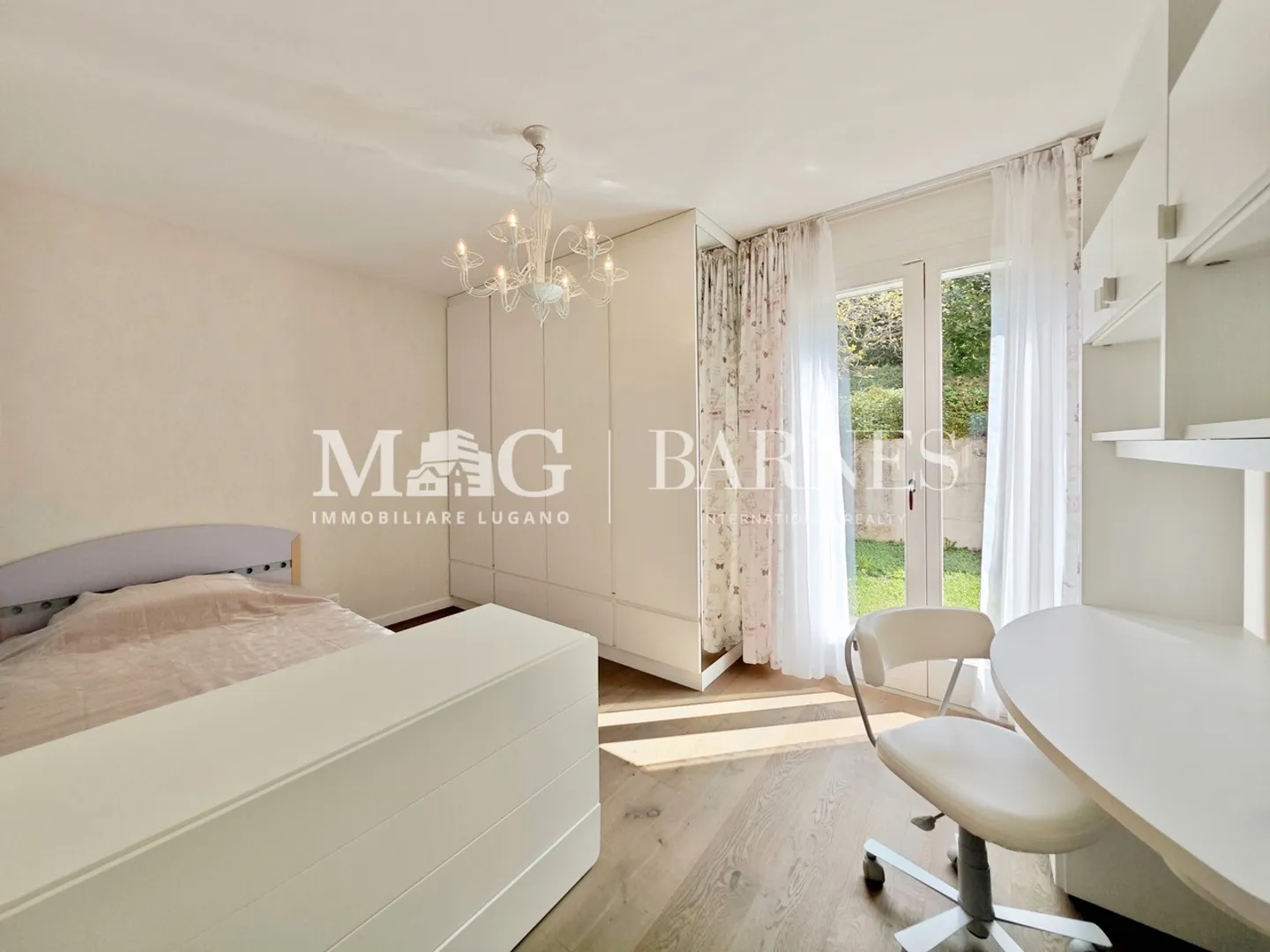 Villa con piscina e vista lago - Foto 11 di 21