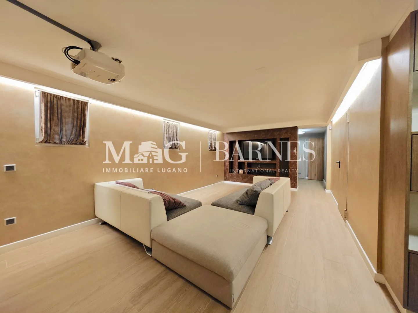 Villa con piscina e vista lago - Foto 15 di 21