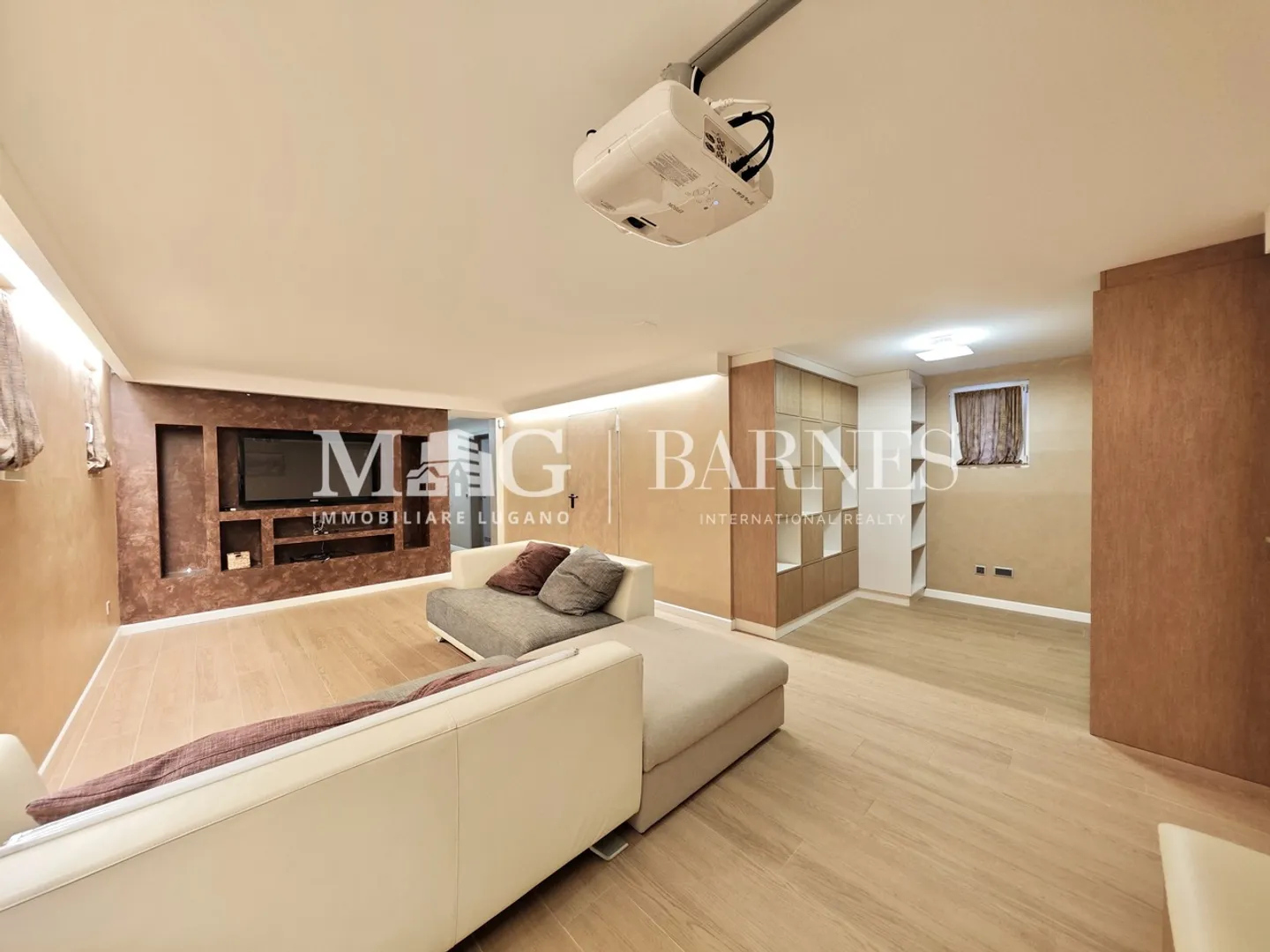 Villa con piscina e vista lago - Foto 16 di 21