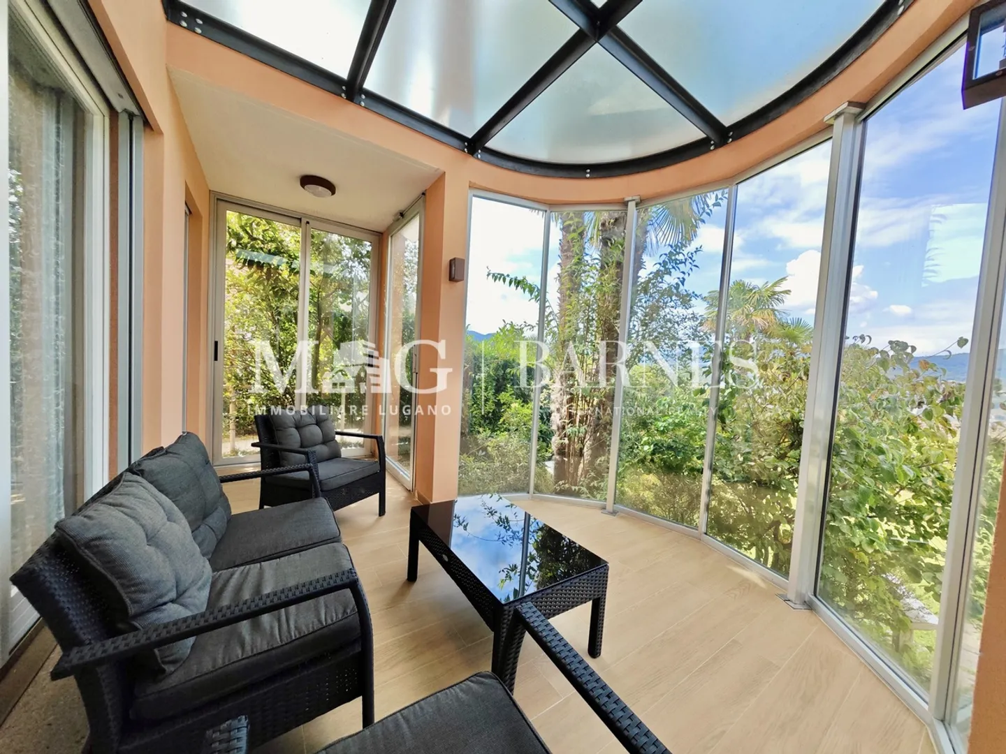 Villa con piscina e vista lago - Foto 17 di 21