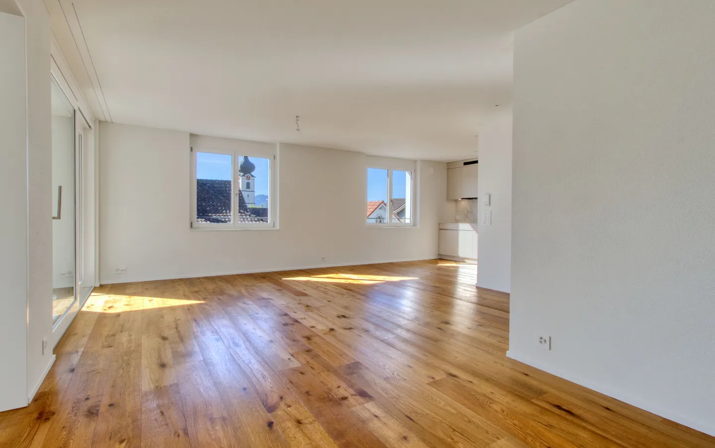 First rental of an exclusive 5-room maisonette apartment in Kaltbrunn - Photo 2 of 13