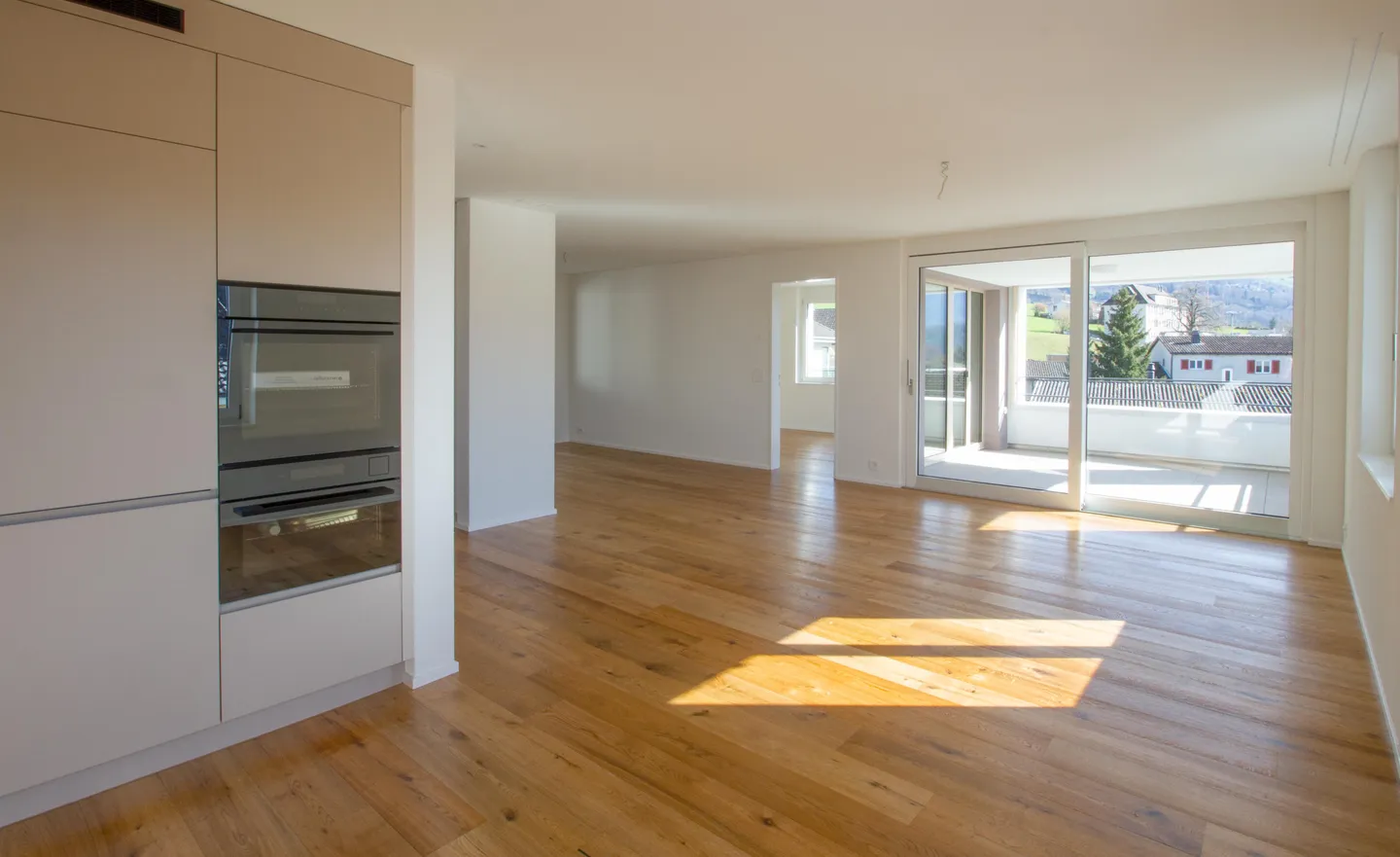 First rental of an exclusive 5-room maisonette apartment in Kaltbrunn - Photo 3 of 13