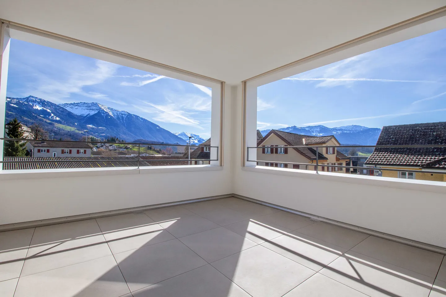 First rental of an exclusive 5-room maisonette apartment in Kaltbrunn - Photo 5 of 13