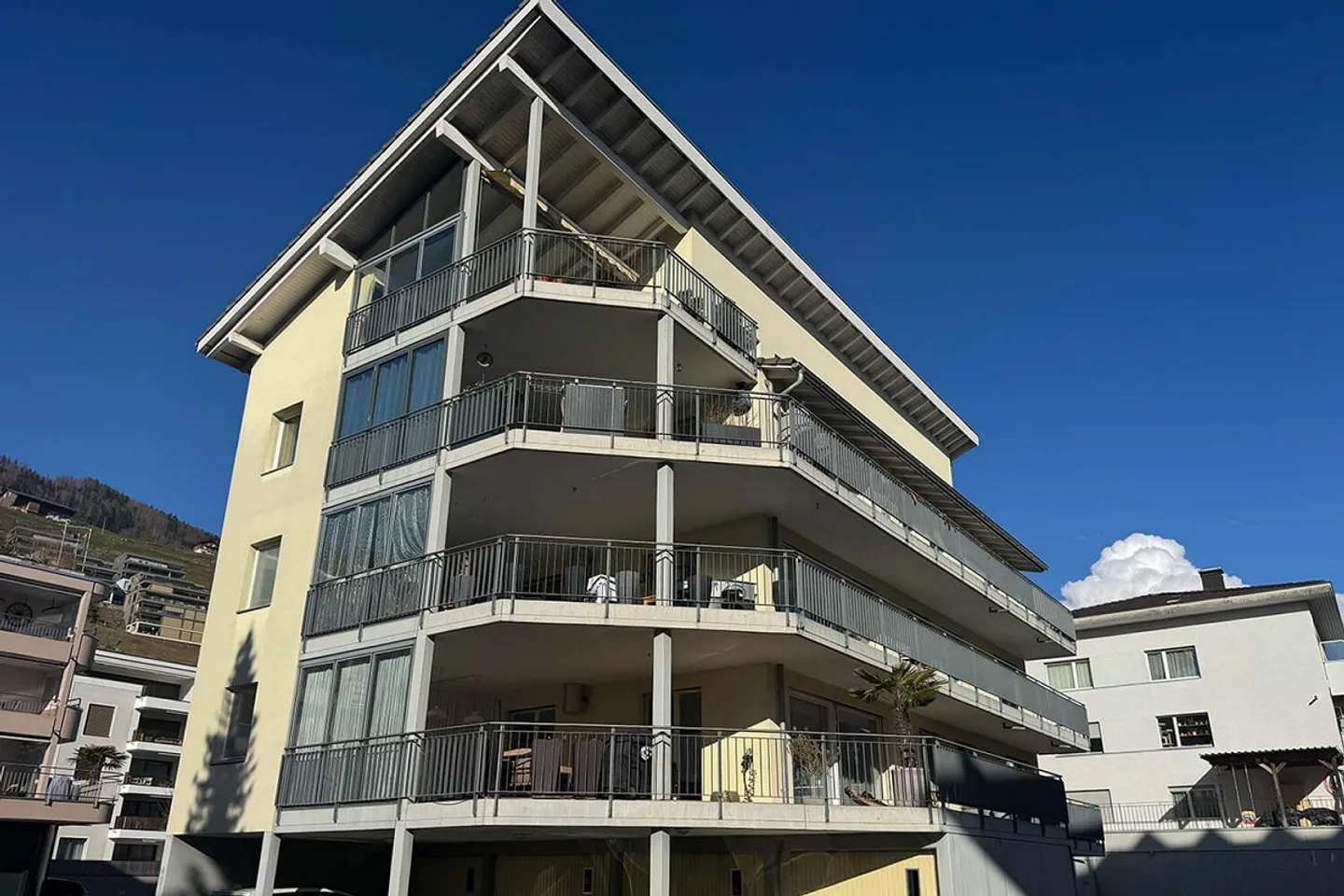 Appartement moderne de 4 pièces au centre du village d'Ennetbürgen - Photo 2 sur 19