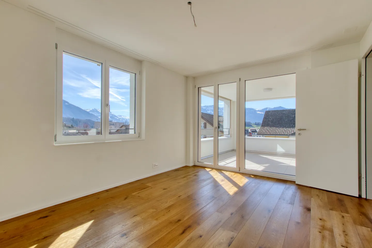 First rental of an exclusive 5-room maisonette apartment in Kaltbrunn - Photo 6 of 13