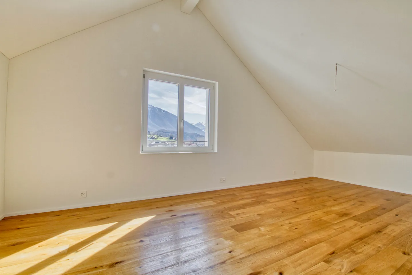 First rental of an exclusive 5-room maisonette apartment in Kaltbrunn - Photo 9 of 13