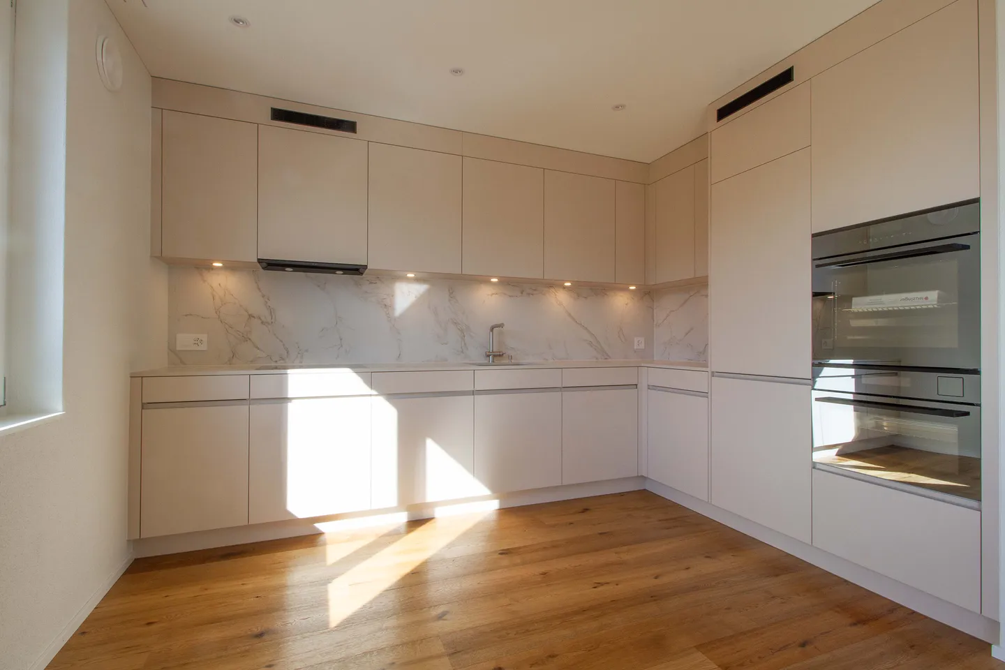 First rental of an exclusive 5-room maisonette apartment in Kaltbrunn - Photo 7 of 13