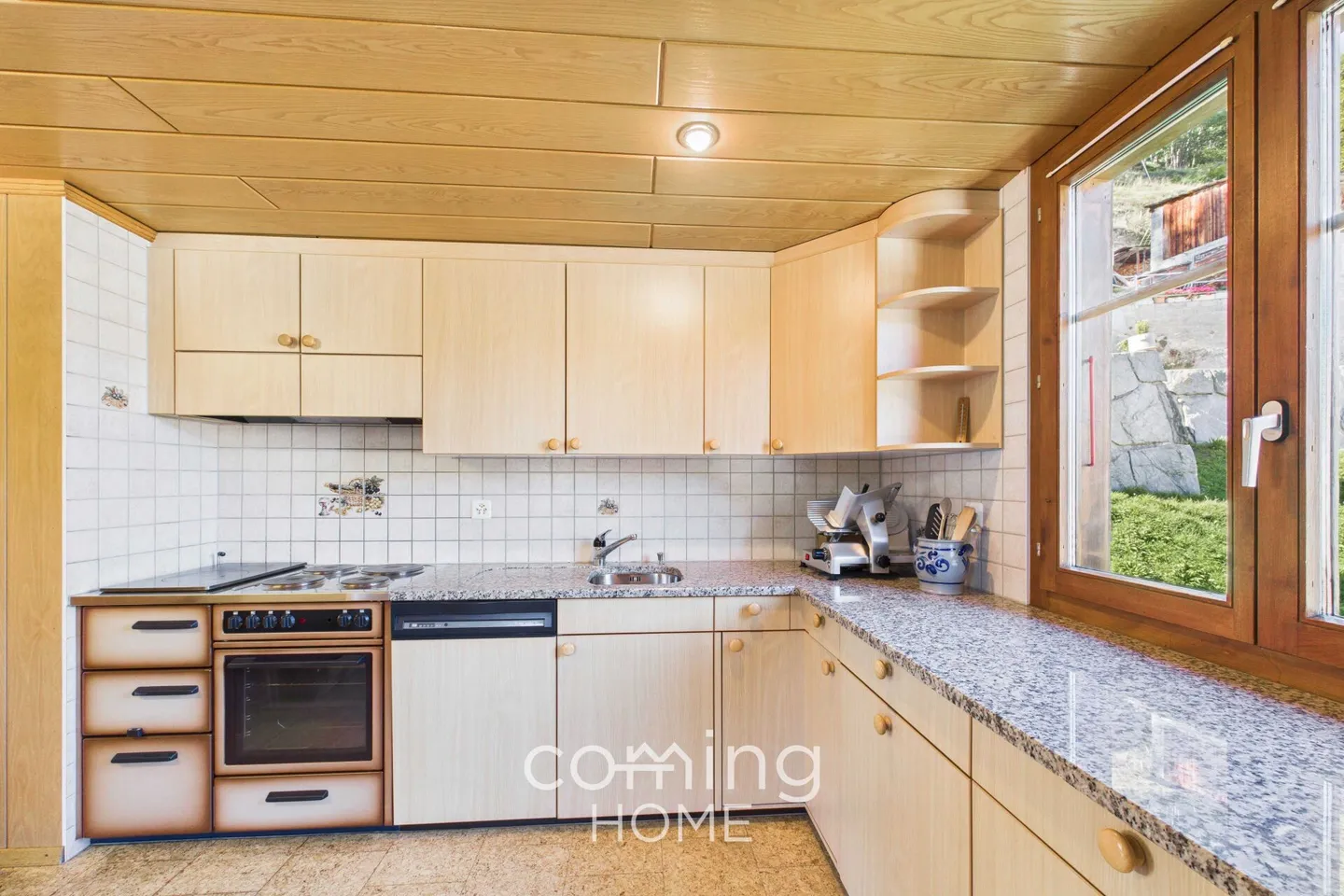 Holiday apartment in Walliser Chalet in Embd - 3.5 rooms with balcony, mountain view and second residence - Photo 2 of 15