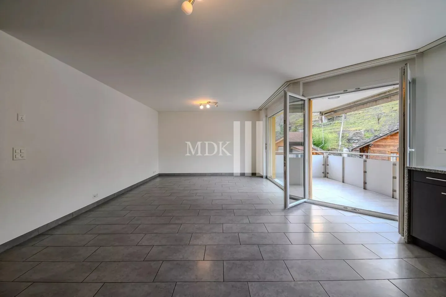 Bright crossing apartment - Photo 1 of 13