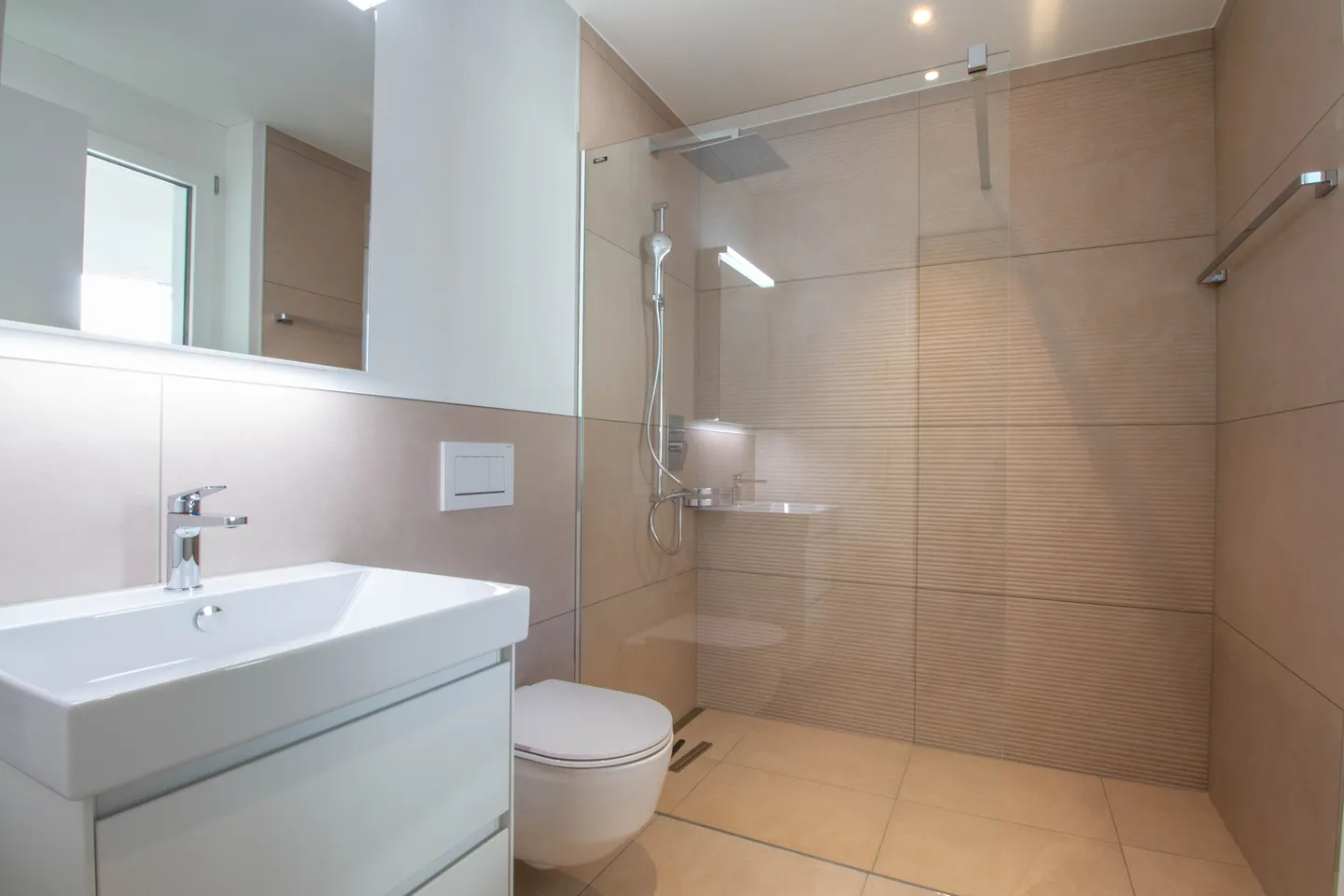 First rental of an exclusive 5-room maisonette apartment in Kaltbrunn - Photo 12 of 13
