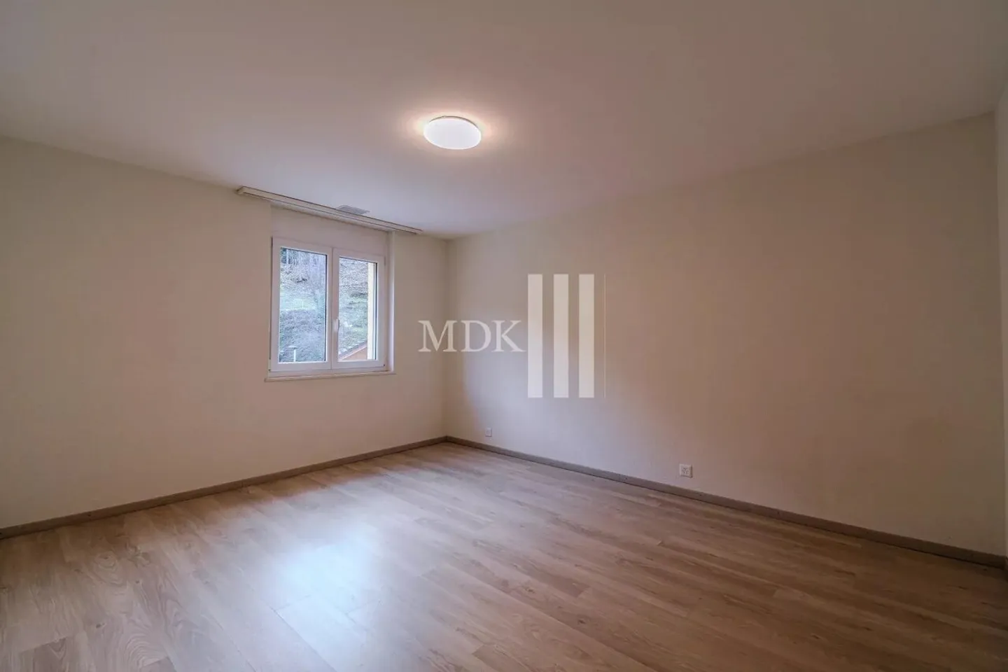 Bright crossing apartment - Photo 4 of 13