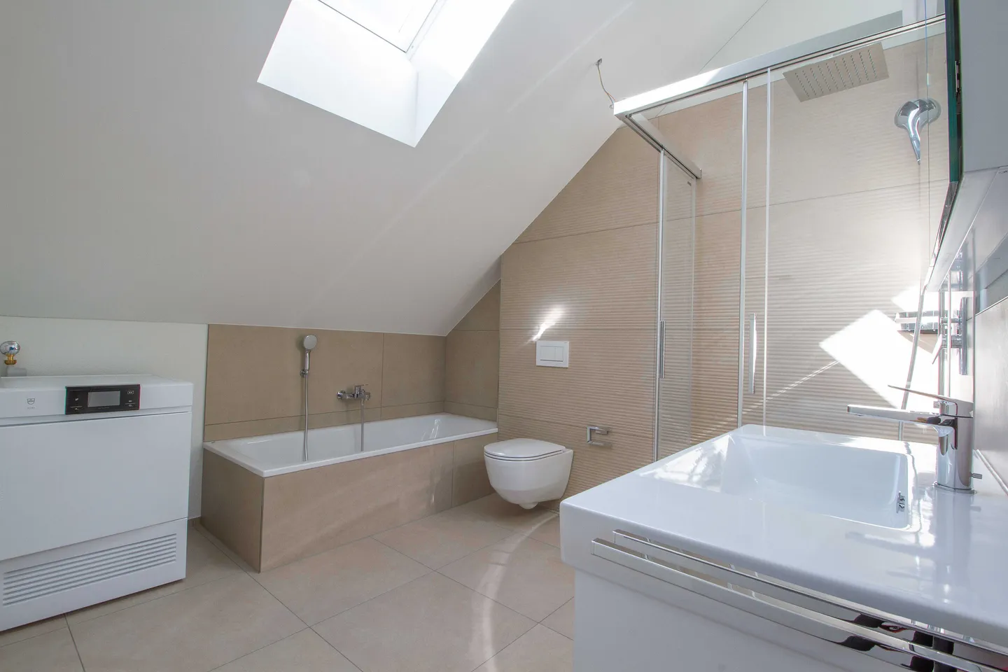 First rental of an exclusive 5-room maisonette apartment in Kaltbrunn - Photo 13 of 13