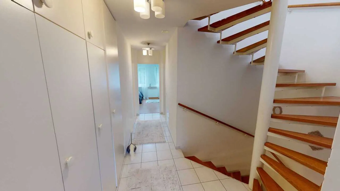Appartamento duplex di 4,5 stanze presso il ruscello Ergolz - Foto 4 di 13