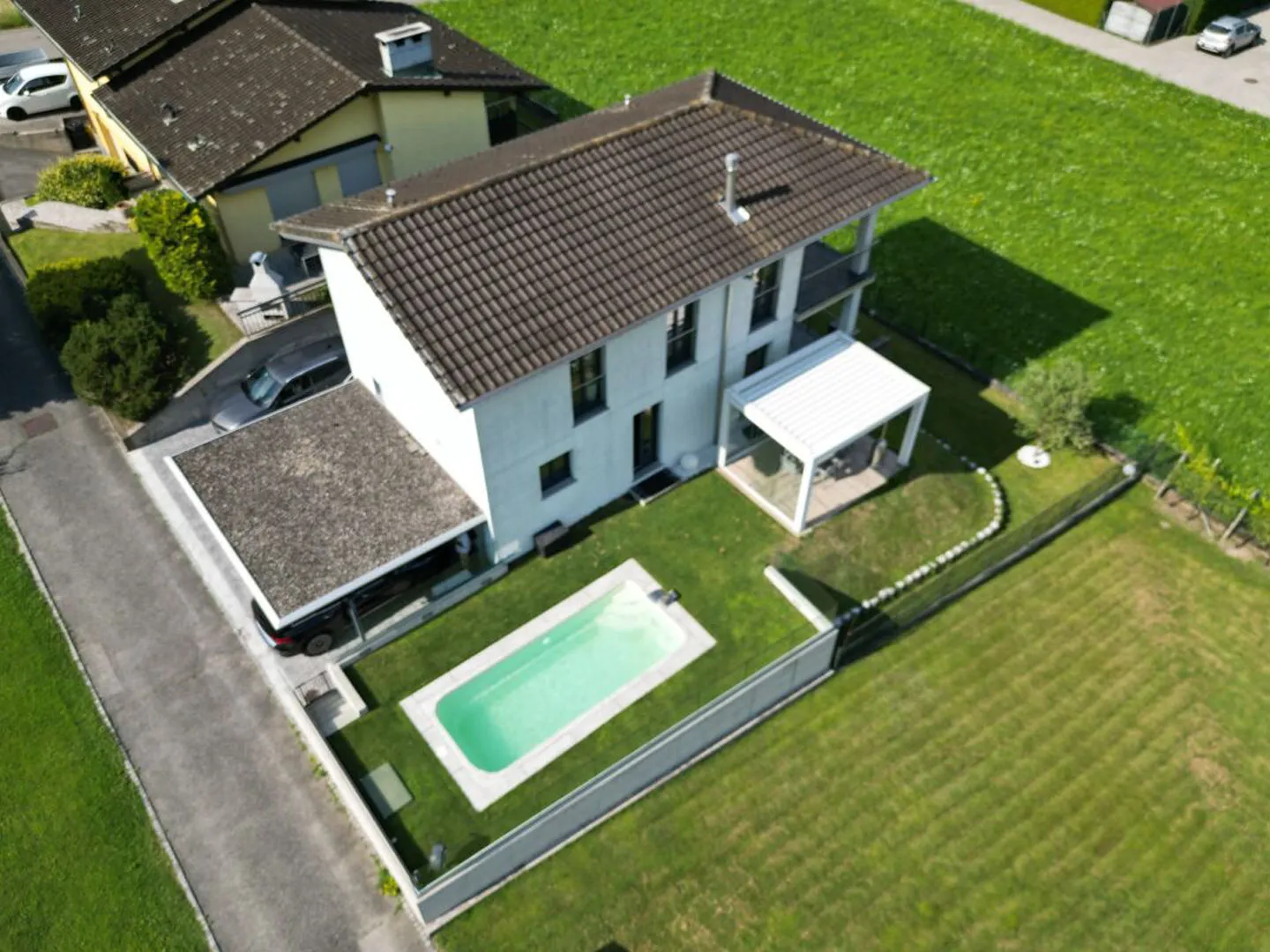 6-Zimmer-Einfamilienhaus mit Garten und Schwimmbad - Foto 1 von 9