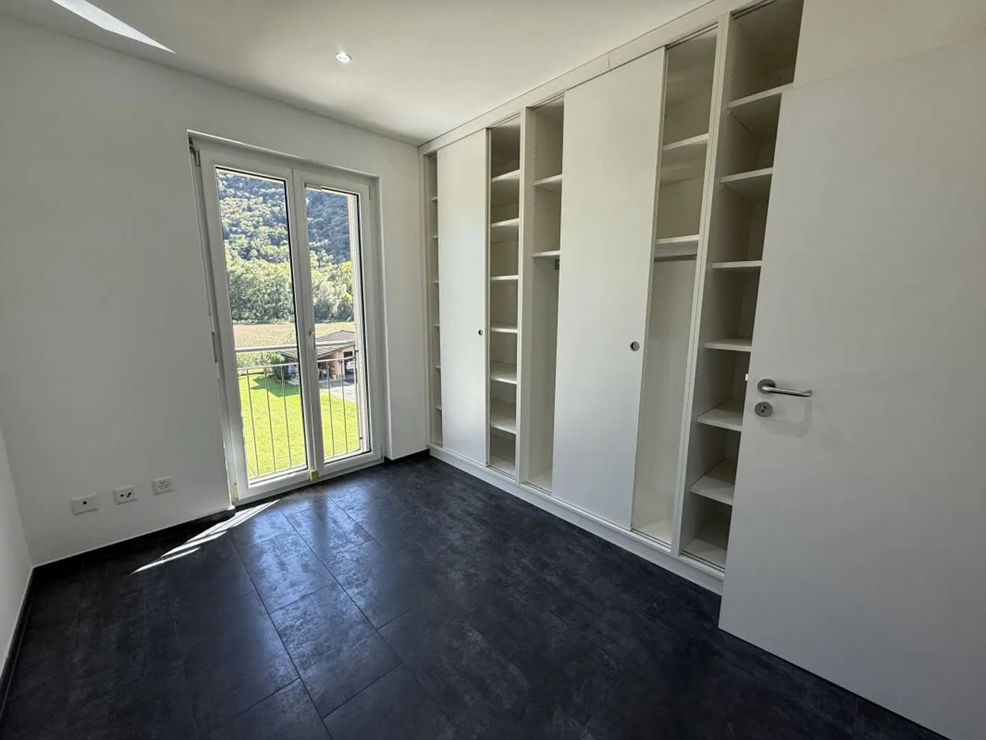 6-Zimmer-Einfamilienhaus mit Garten und Schwimmbad - Foto 6 von 9